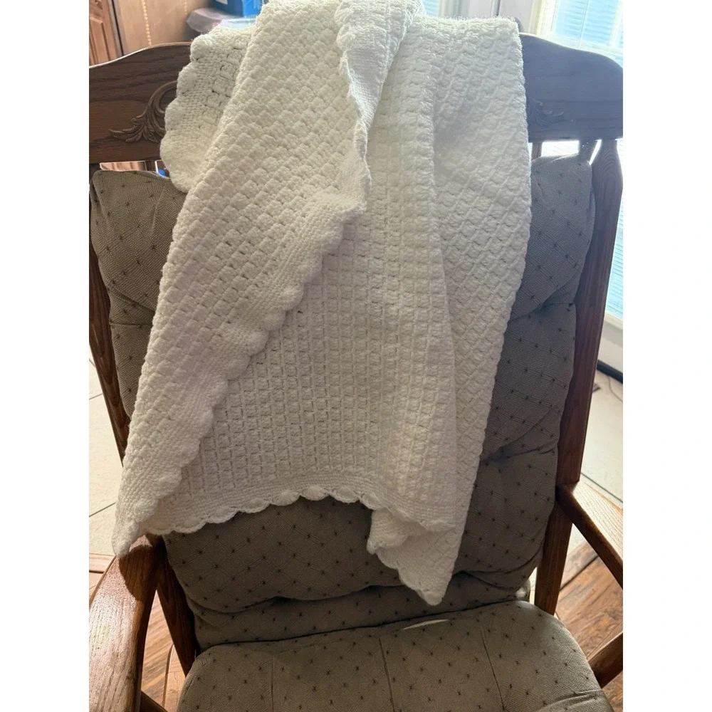 Chunky Handmade Crochet Blanket White Scalloped Baby Afghan 35x35 Lap Blanket
